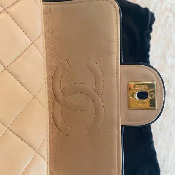 Chanel Classic Quilted Lambskin Leather Bag - Picture 6 of 16